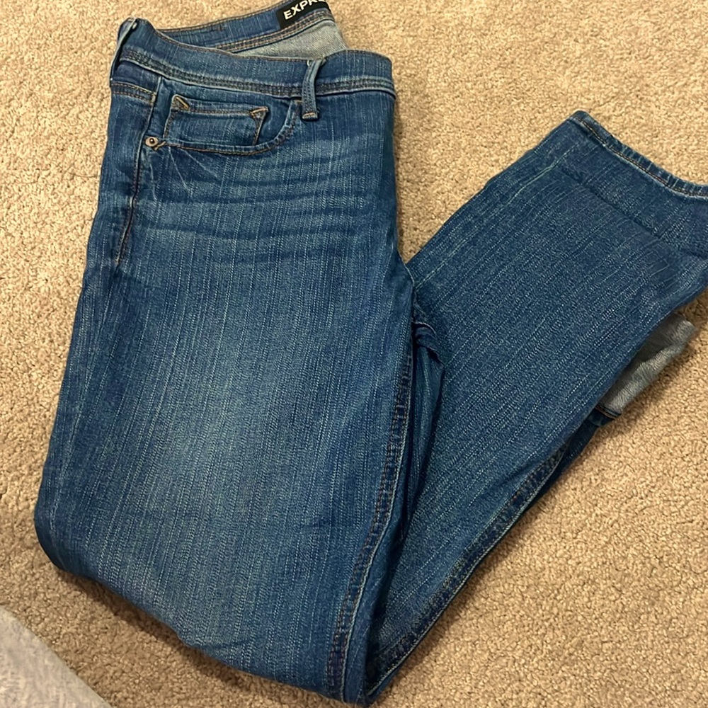 Cropped Skinny mid rise dark blue EXPRESS jeans (women’s6)
